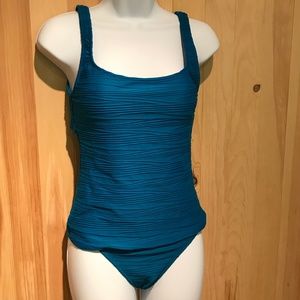 Beautiful Gottex textured tankini.